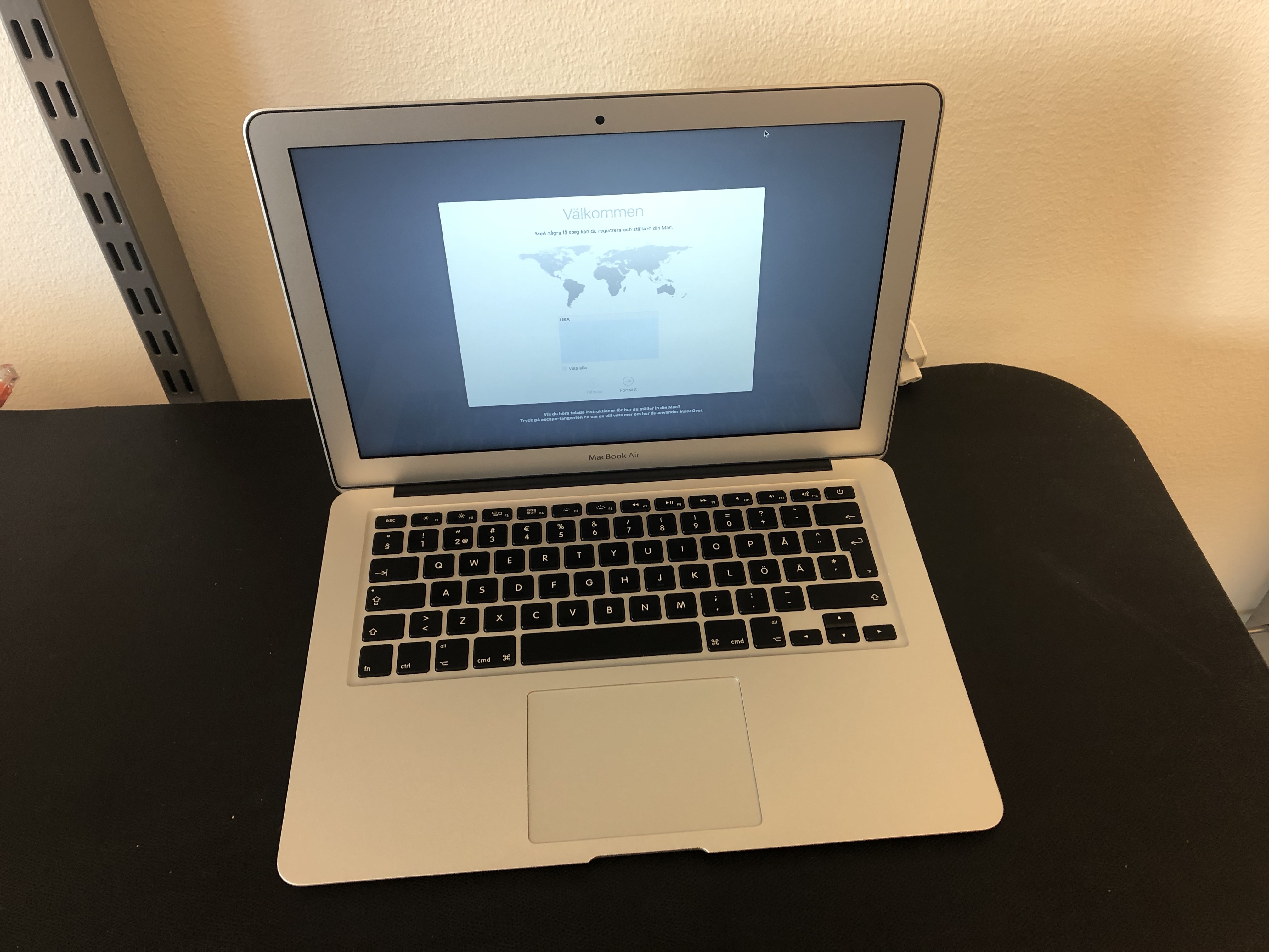 MacBook Air (13-inch, Early 2015) Intel Core i5 1.6 GHz / 4 GB RAM